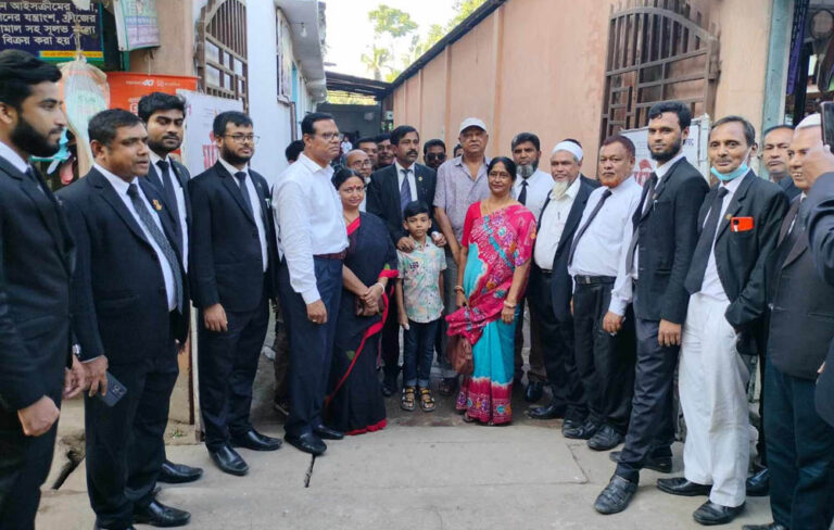 শেরপুরে ‘মুজিব একটি জাতির রূপকার’ ছবি দেখলেন আইনজীবীরা