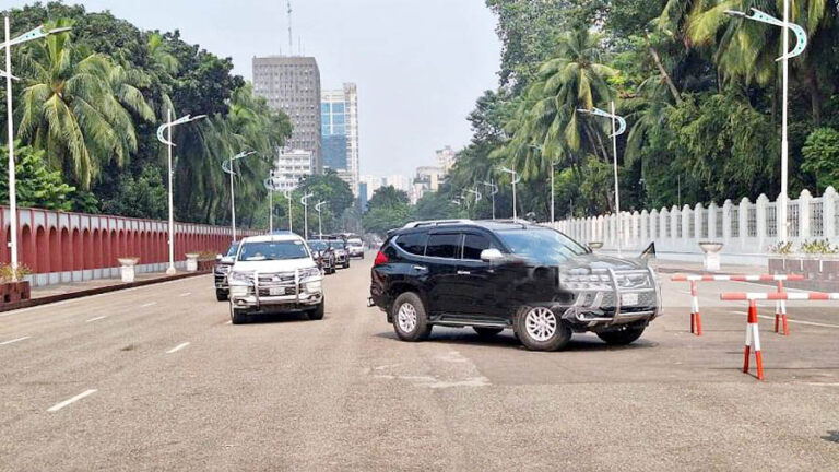 রাষ্ট্রপতির সঙ্গে সাক্ষাৎ করতে সিইসিসহ পাঁচ নির্বাচন কমিশনার বঙ্গভবনে