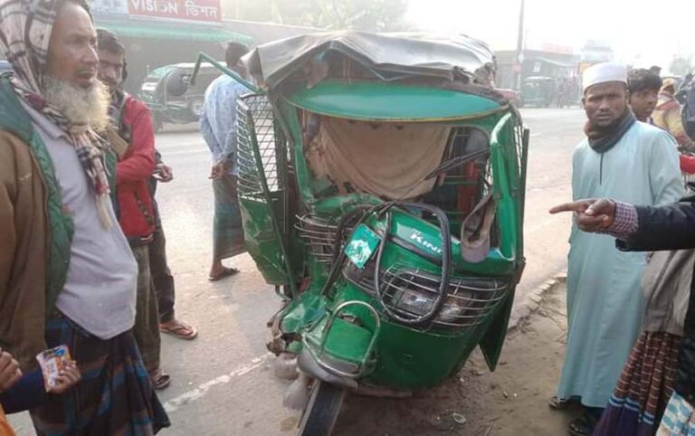 জামালপুরে সড়ক দূর্ঘটনায় নিহত ৩