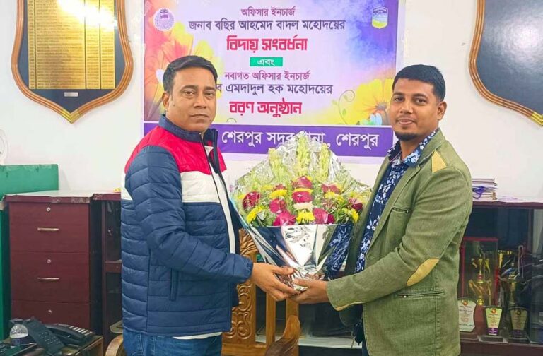 শেরপুর সদর থানার নবাগত ওসি’র সাথে শেরপুর প্রতিদিনের সম্পাদকের শুভেচ্ছা বিনিময়