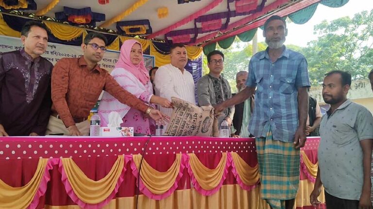 নকলায় কৃষকদের মাঝে বিনামূল্যে বীজ ও সার বিতরণ কর্মসূচির উদ্বোধন