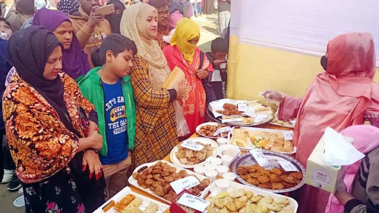 শেরপুরে শাহিন ক্যাডেট স্কুলে দিনব্যাপী জমজমাট পিঠা উৎসব অনুষ্ঠিত
