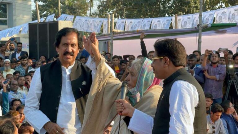 উন্নয়নের ধারা অব্যাহত রাখতে নৌকায় ভোট দিন: শেরপুরে মতিয়া চৌধুরী