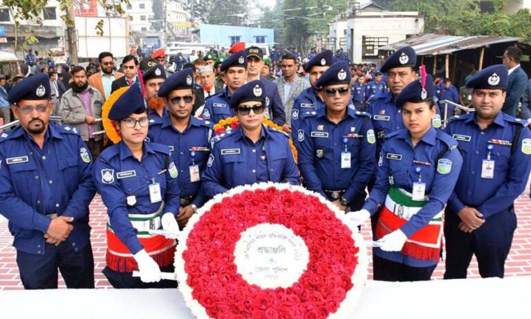 শেরপুরে শহীদ বুদ্ধিজীবী দিবসে জেলা পুলিশের শ্রদ্ধাঞ্জলি অর্পণ