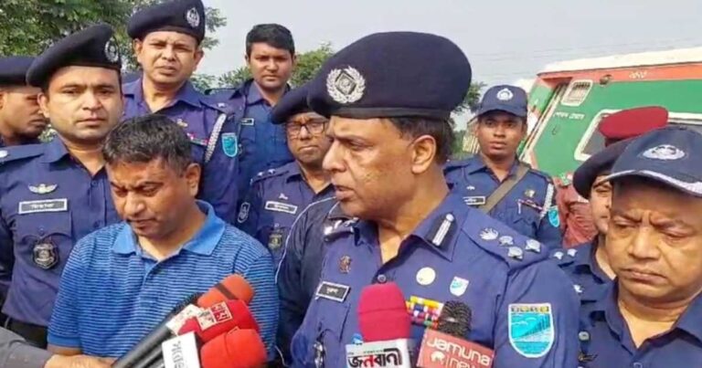 রেললাইনে নাশকতার ঘটনায় কঠোর ব্যবস্থা নেওয়ার হুঁশিয়ারি দিলেন ডিআইজি সৈয়দ নুরুল ইসলাম