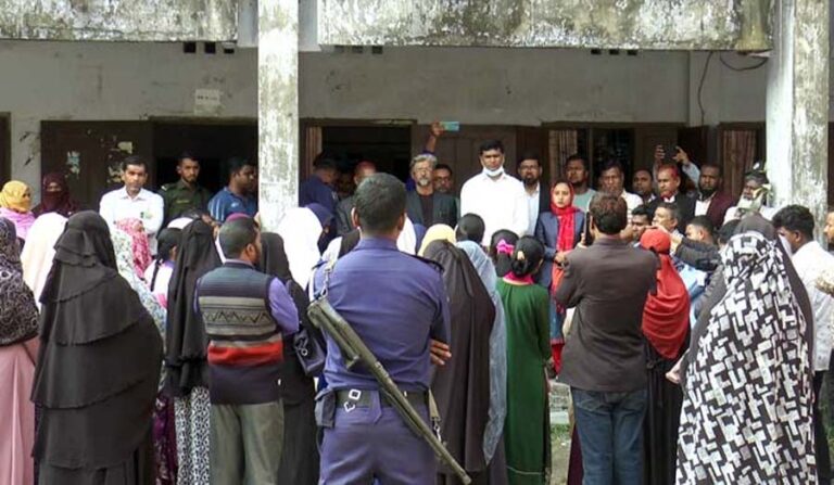 দেরিতে প্রশ্ন সরবরাহ: শেরপুরে এসএসসি পরীক্ষার্থীদের বিক্ষোভ, দুই শিক্ষককে অব্যাহতি