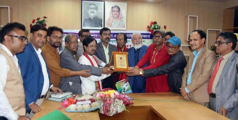 শেরপুরে বাংলা একাডেমি সাহিত্য পুরস্কারপ্রাপ্ত কবি সাইফুল্লাহ মাহমুদ দুলালকে সংবর্ধনা