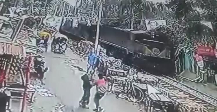 ময়মনসিংহে ট্রেনে কাটা পড়ে মা-ছেলের মৃত্যু