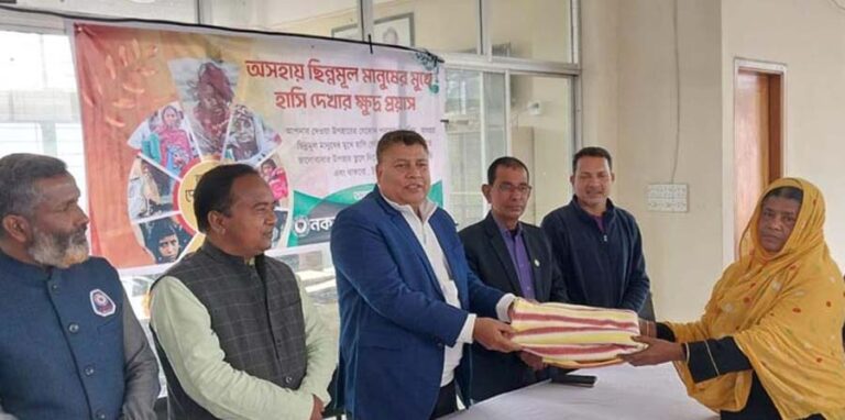 নকলা প্রেসক্লাবের উদ্যোগে শীতার্তদের মাঝে কম্বল বিতরণ