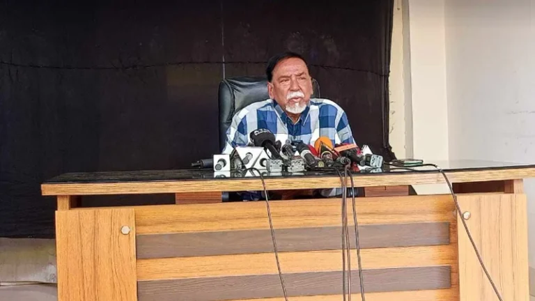 সাকিব নিজেই রাজনীতিতে যোগ দেওয়ার ইচ্ছার কথা জানিয়েছে: হাফিজ