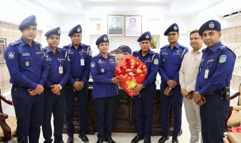 শেরপুরে পুলিশ সুপারকে ফুলেল শুভেচ্ছা জানালেন জেলা পুলিশের কর্মকর্তারা