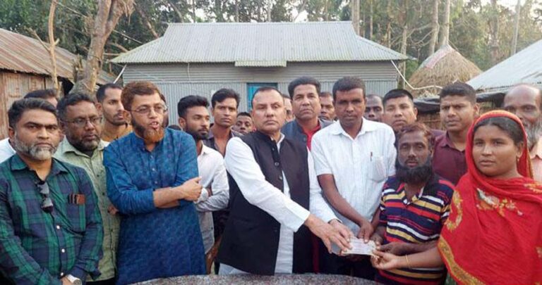 শেরপুরে অগ্নিকাণ্ডে নিহত ও ক্ষতিগ্রস্ত পরিবারগুলোর পাশে দাঁড়ালেন সংসদ সদস্য ছানু