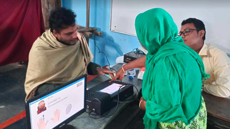 ময়মনসিংহ ও কুমিল্লা সিটিতে ভোটগ্রহণ চলছে