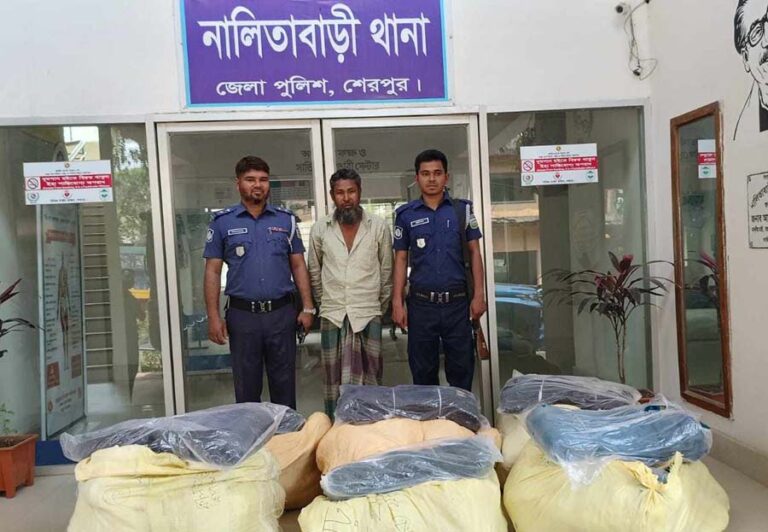 নালিতাবাড়ীতে ভারতীয় কাপড়সহ গ্রেপ্তার-১