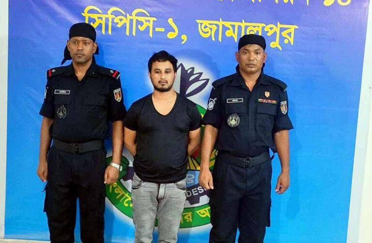 চাঞ্চল্যকর গণধর্ষণ ও পর্ণোগ্রাফি মামলার আসামি গ্রেপ্তার