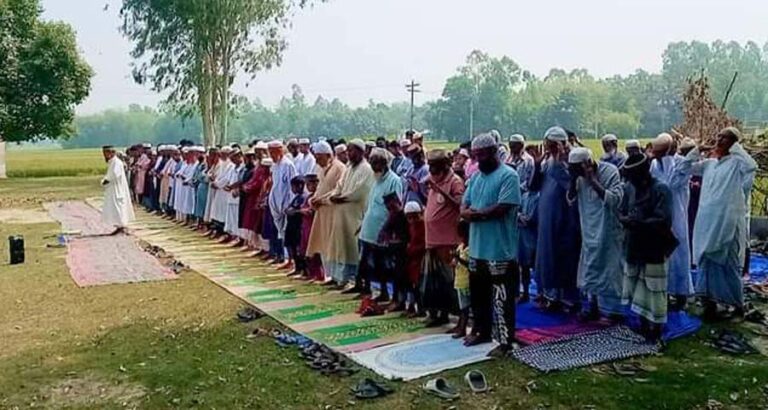 শেরপুরে তীব্র তাপপ্রবাহ থেকে রক্ষা পেতে বৃষ্টির জন্যে নামাজ আদায়