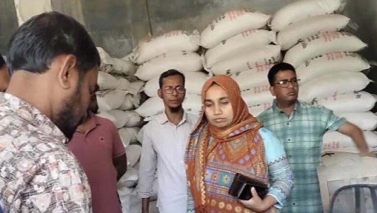শ্রীবরদীতে ইউরিয়া সারের বস্তার মোড়ক পরিবর্তন করে বিক্রির অভিযোগে ব্যবসায়ীর জরিমানা