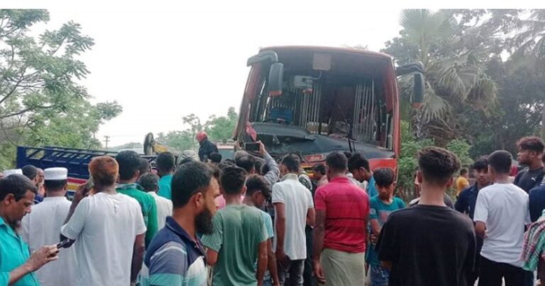 ফরিদপুরে সড়ক দুর্ঘটনায় নিহত১৩