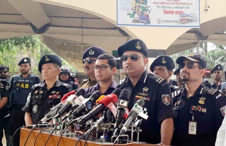 রেলে ভোগান্তির জন্য দায়ী একজন দালালও যদি পাই, কঠোর ব্যবস্থা: র‍্যাব
