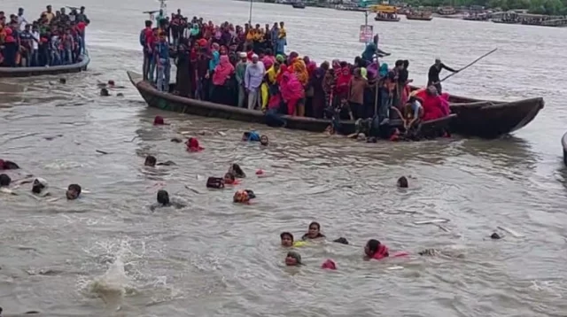 ৬০ জন যাত্রী নিয়ে মোংলায় নৌকাডুবি