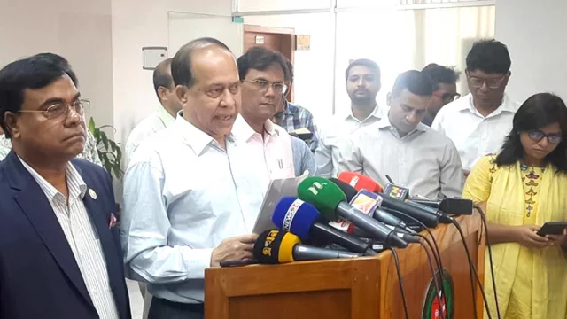 উপজেলা পরিষদ ভোট নিয়ে আমরা কোনো ধরনের বেকায়দায় নেই : সিইসি