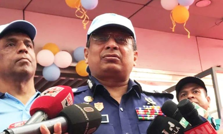 দুর্নীতিবাজদের দেশত্যাগে নিষেধাজ্ঞার নির্দেশ পেলে ব্যবস্থা: আইজিপি