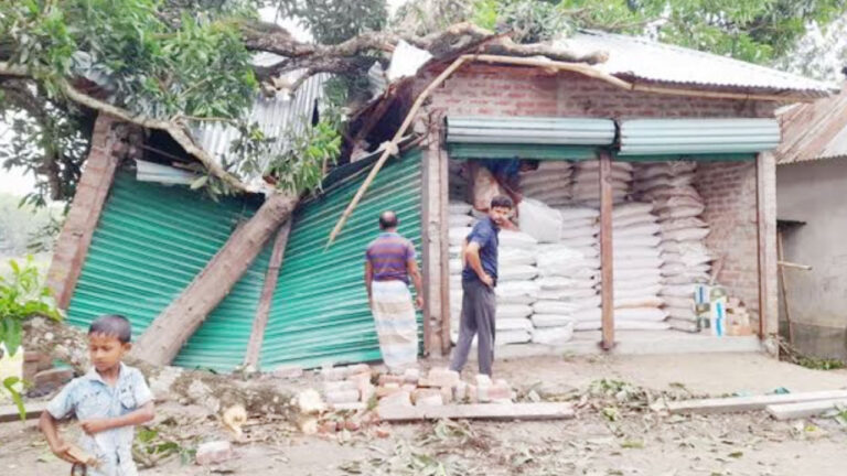 ঠাকুরগাঁওয়ে ঝড়ে লন্ডভন্ড ২০ গ্রাম, তিনজনের মৃত্যু