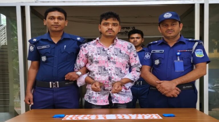নালিতাবাড়ীতে ৪০০ পিস ইয়াবাসহ যুবক গ্রেফতার
