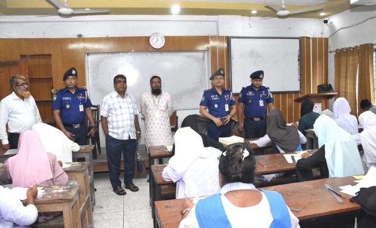 শেরপুরে এইচএসসি ও সমমান পরীক্ষা কেন্দ্র পরিদর্শন করলেন পুলিশ সুপার