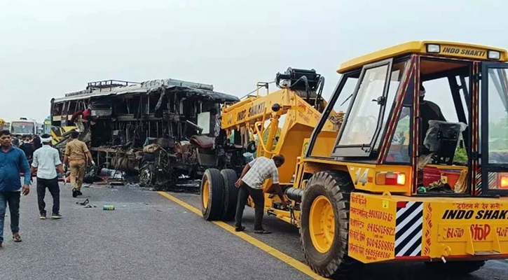 ভারতে এক্সপ্রেসওয়েতে ভয়াবহ দুর্ঘটনা, নিহত অন্তত ১৮