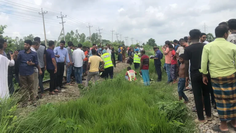 নরসিংদীতে ট্রেনে কাটা পড়ে নিহত ৫