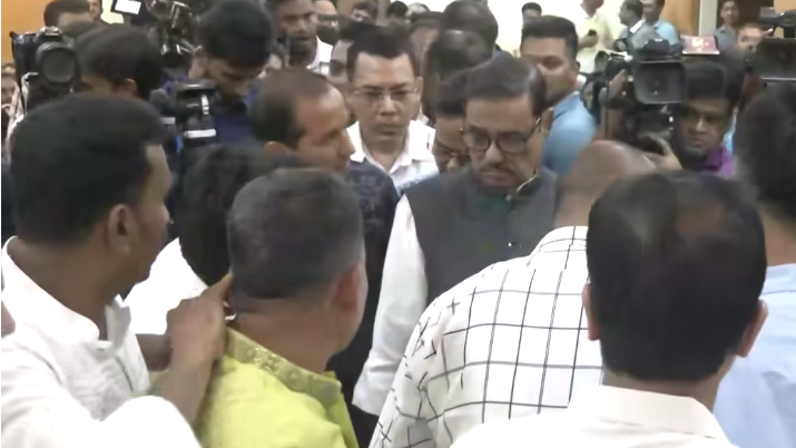 ওবায়দুল কাদেরকে উদ্দেশ্য করে ‘ভুয়া’ স্লোগান সাবেক ছাত্রলীগ নেতাদের