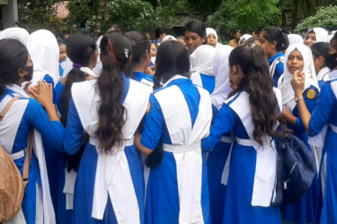 নকলায় কোটা আন্দোলনকারী ছাত্রীদের নিয়ে অশালীন মন্তব্য করায় শিক্ষক বরখাস্ত