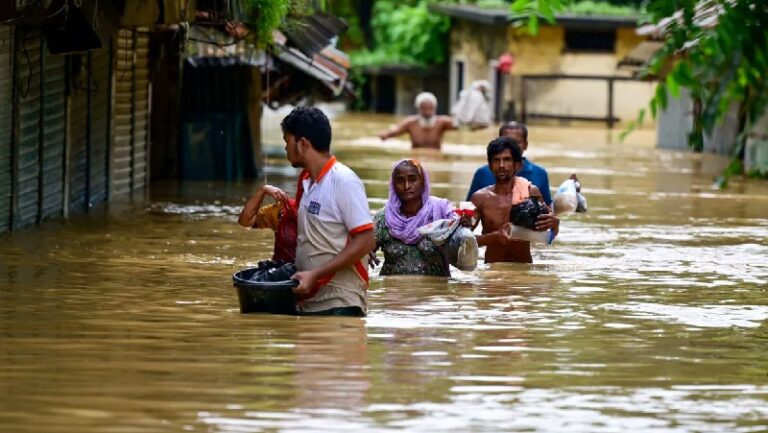 বন্যায় মৃতের সংখ্যা বেড়ে ৫২
