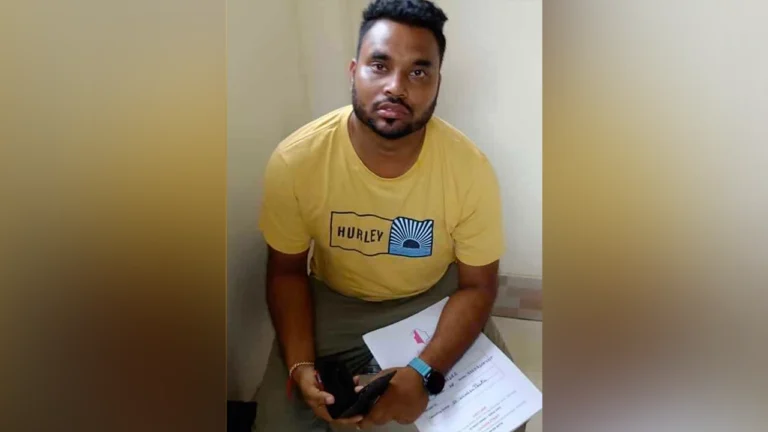 বেনাপোল চেকপোস্টে ছাত্রলীগের নেতা আটক