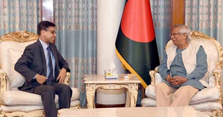 প্রধান উপদেষ্টার সঙ্গে ভারতের হাইকমিশনারের সাক্ষাৎ