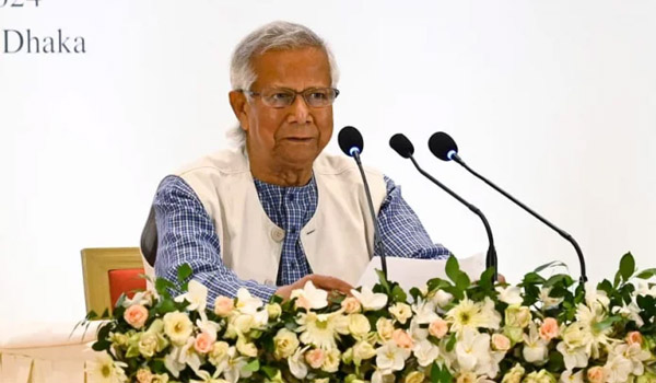 বিকেলে বিভিন্ন রাজনৈতিক দলের সঙ্গে বসছেন প্রধান উপদেষ্টা
