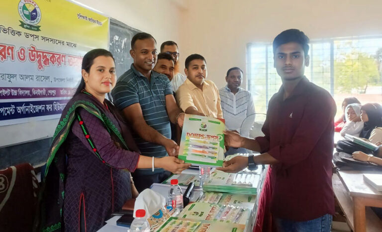 ঝিনাইগাতীতে জুনিয়র মেধাবী শিক্ষার্থীদের মাঝে শিক্ষা উপকরণ বিতরণ