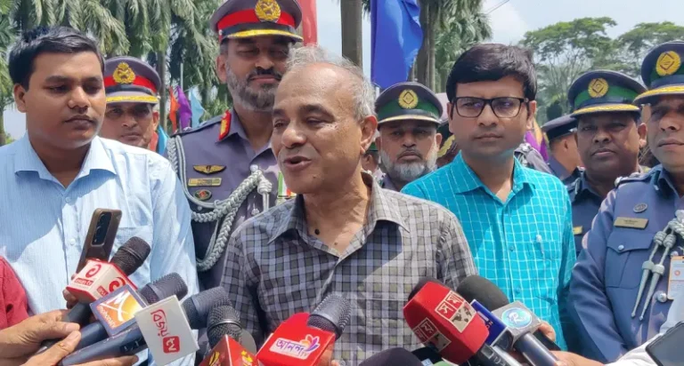 অনুপস্থিত পুলিশ সদস্যদের আর যোগদান করতে দেওয়া হবে না: স্বরাষ্ট্র উপদেষ্টা