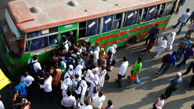 বাসে শিক্ষার্থীদের হাফ ভাড়া নিয়ে সুখবর