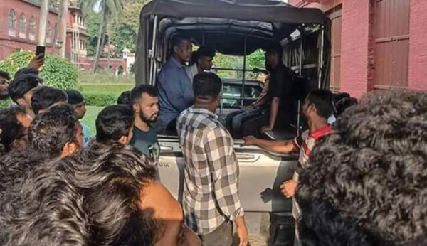 ঢাবির হলে গণপিটুনিতে হত্যা, ৩ শিক্ষার্থী আটক