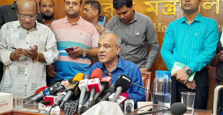 রাজনৈতিক কারণে নয়, শৃঙ্খলা ভঙ্গের জন্যই ২৫২ এসআইকে অব্যাহতি: স্বরাষ্ট্র উপদেষ্টা