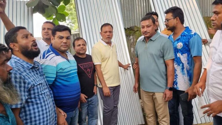 ঝিনাইগাতীতে বন্যায় ক্ষতিগ্রস্তদের পুনর্বাসনে বিএনপির উদ্যোগে ঢেউটিন বিতরণ