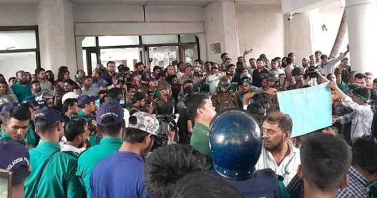 সচিবালয়ে আটক ২৬ শিক্ষার্থীর বিরুদ্ধে মামলা, ২৮ জনকে মুক্তি