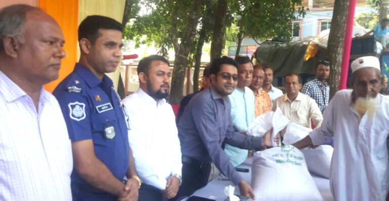 নকলায় ব্যুরো বাংলাদেশের উদ্যোগে বন্যার্তদের মাঝে খাদ্যসামগ্রী বিতরণ