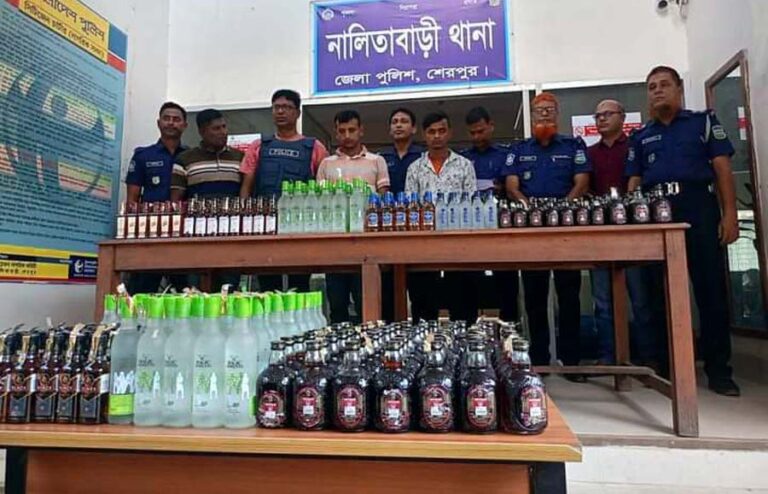 নালিতাবাড়ীতে ৭৭৪ বোতল ভারতীয় মদসহ গ্রেফতার-২