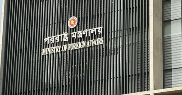 কলকাতায় জাতীয় পতাকায় আগুনের ঘটনায় তীব্র নিন্দা বাংলাদেশের