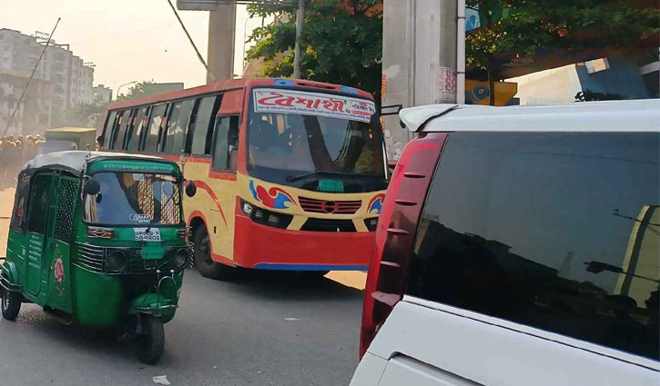৬ ঘণ্টা পর মহাখালীতে যান চলাচল শুরু
