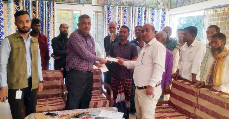 নালিতাবাড়ীতে বন্যহাতির আক্রমণে ক্ষতিগ্রস্ত কৃষকের মাঝে ক্ষতিপূরণের চেক বিতরণ