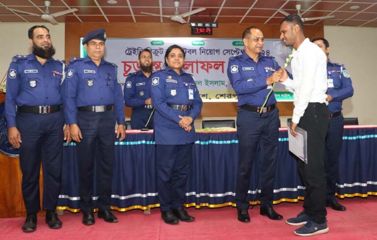 শেরপুরে ১২০ টাকায় পুলিশে চাকরি পেলেন ৩৯ জন